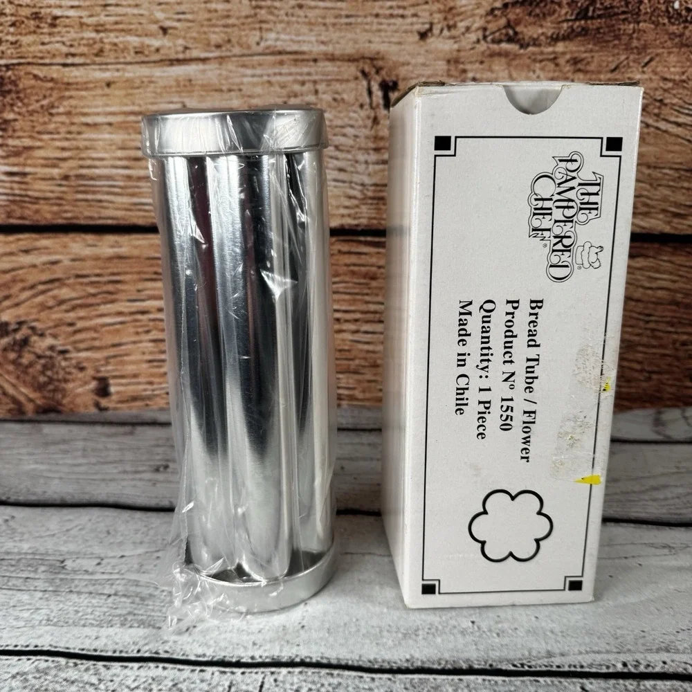 New in Box THE PAMPERED CHEF FLOWER BREAD TUBE Product No. 1550‎